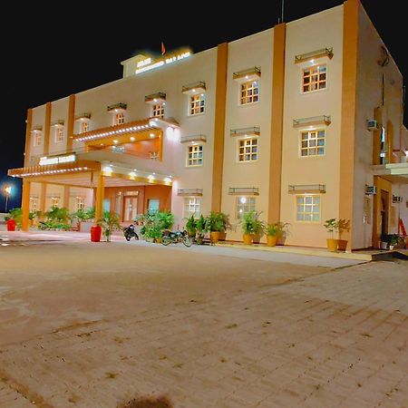Avadh Sunshine Palace Hotel And Resort Ayodhya Extérieur photo