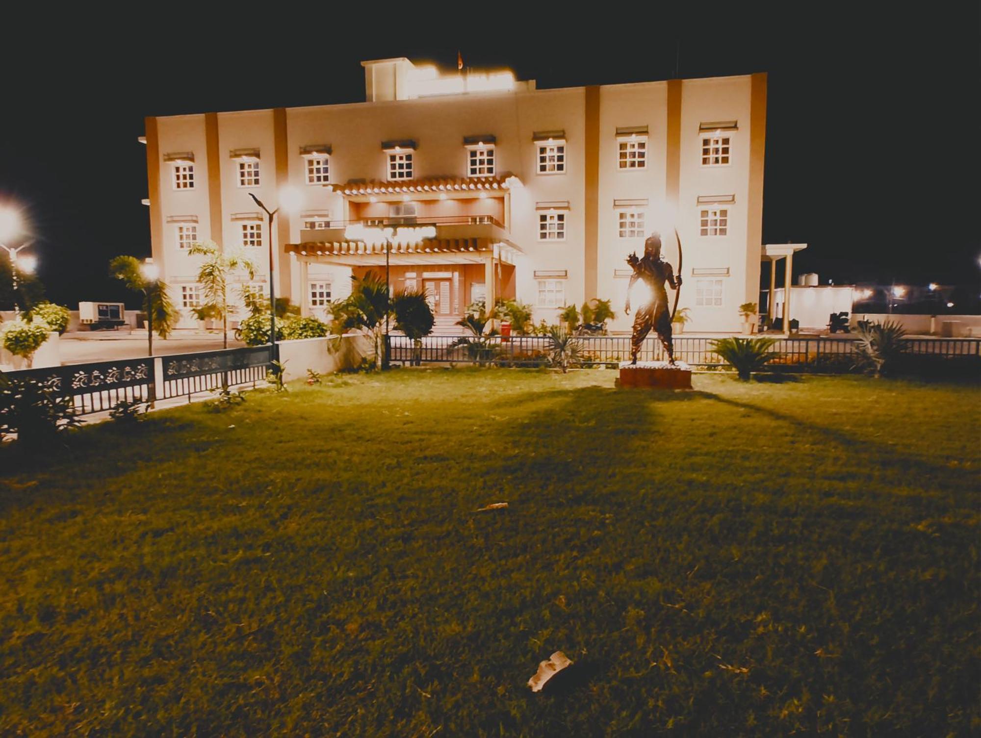 Avadh Sunshine Palace Hotel And Resort Ayodhya Extérieur photo