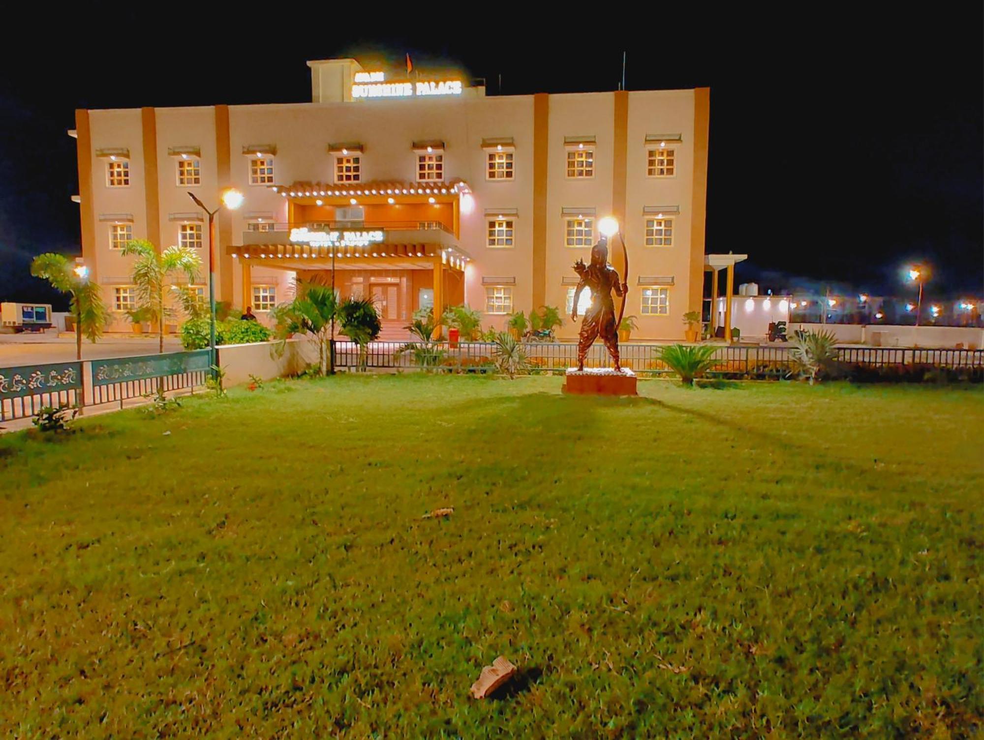 Avadh Sunshine Palace Hotel And Resort Ayodhya Extérieur photo