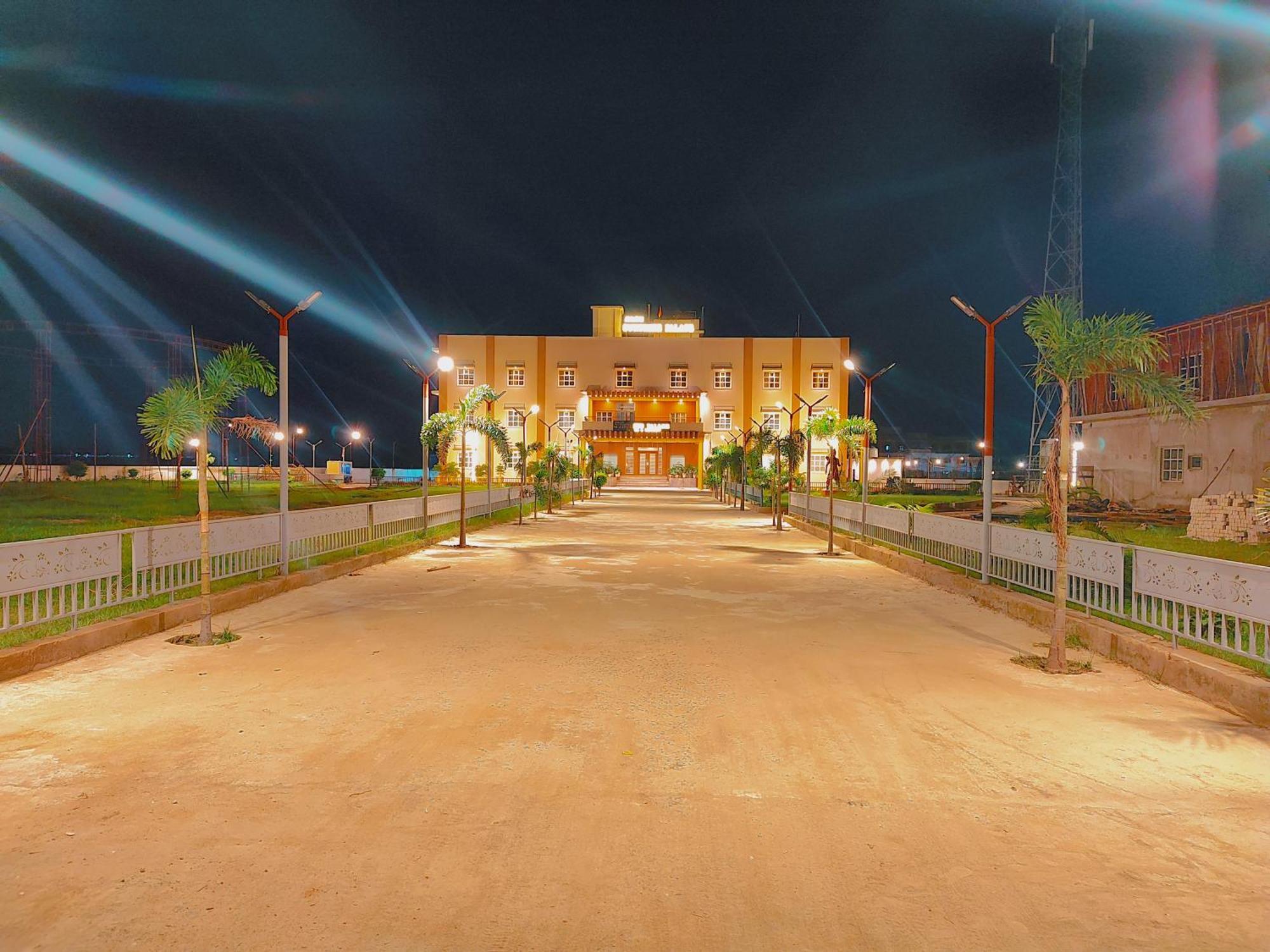 Avadh Sunshine Palace Hotel And Resort Ayodhya Extérieur photo