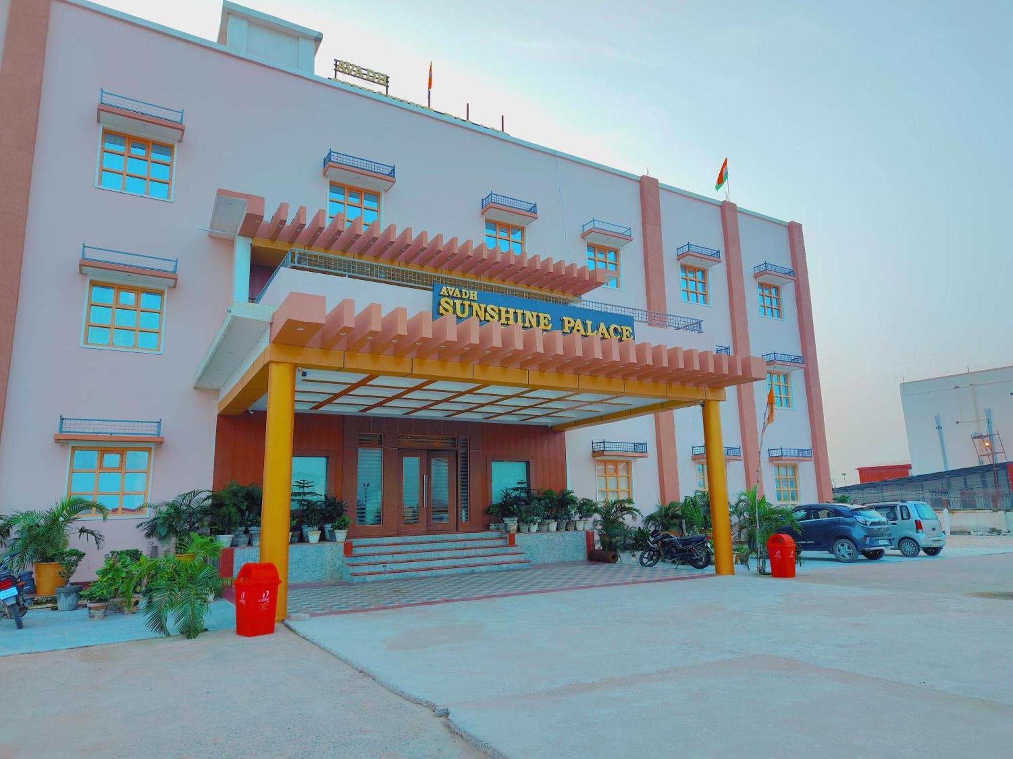 Avadh Sunshine Palace Hotel And Resort Ayodhya Extérieur photo
