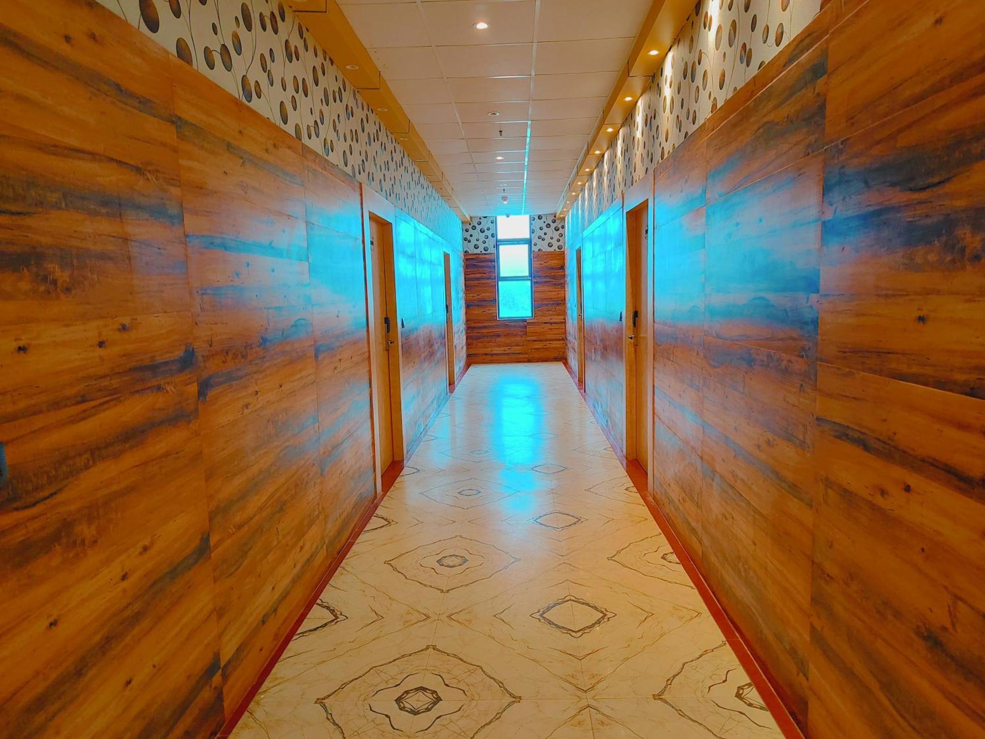 Avadh Sunshine Palace Hotel And Resort Ayodhya Extérieur photo